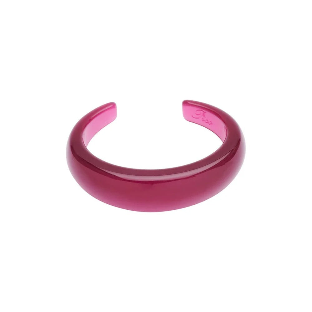 Rødt Asha armbånd i chunky resin fra Pico Copenhagen på hvid baggrund.
