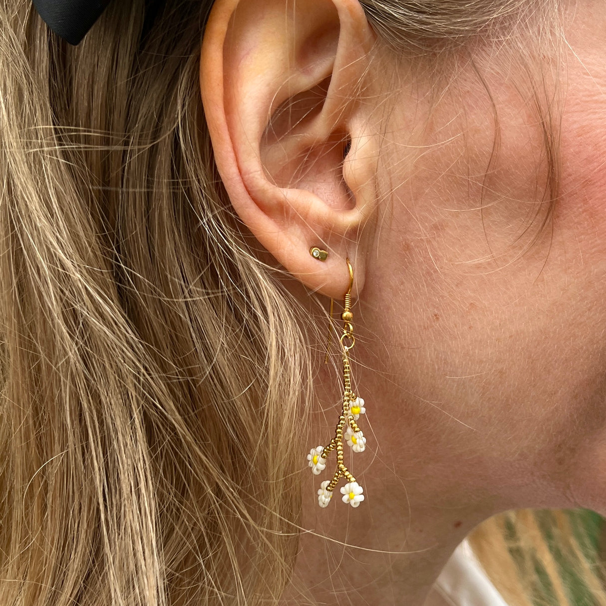 BY THIIM Øreringe Daisy Perleøreringe