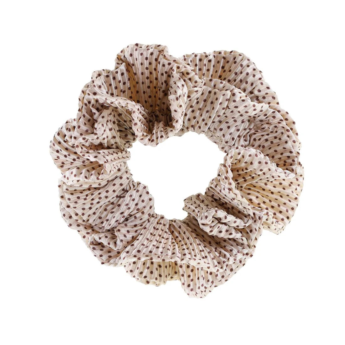 By Stær Kaisa scrunchie i rosa chiffon med sorte prikker og fint flæse-look.