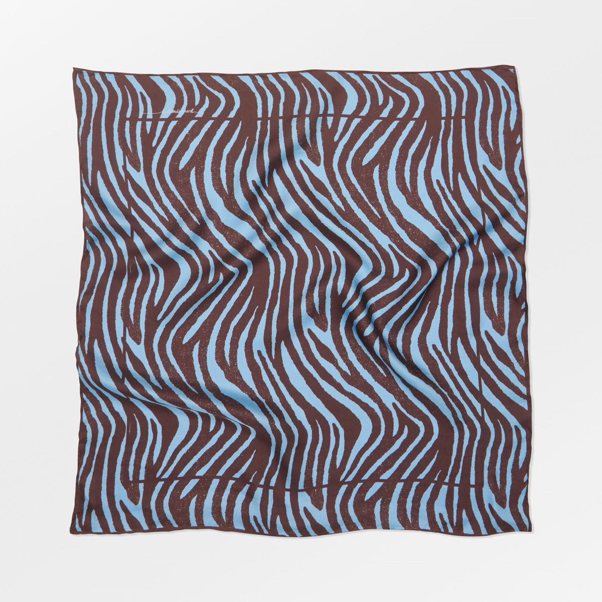 Blåt silketørklæde med zebraprint fra Becksöndergaard.