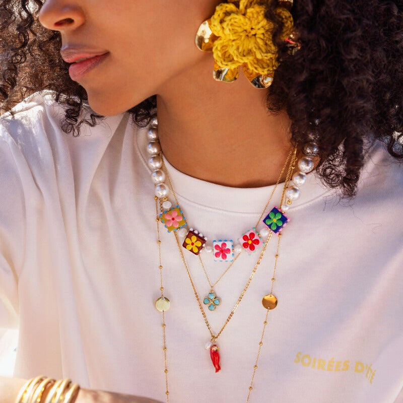 My Jewellery Tropical-halskæde med papegøje på model