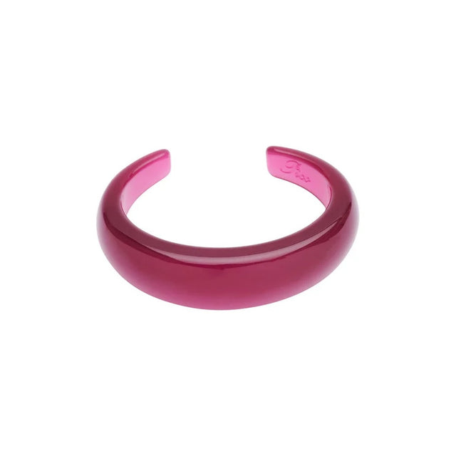 Rødt Asha armbånd i chunky resin fra Pico Copenhagen på hvid baggrund.