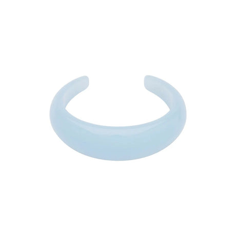 Blåt Asha armbånd i chunky resin fra Pico Copenhagen på hvid baggrund.