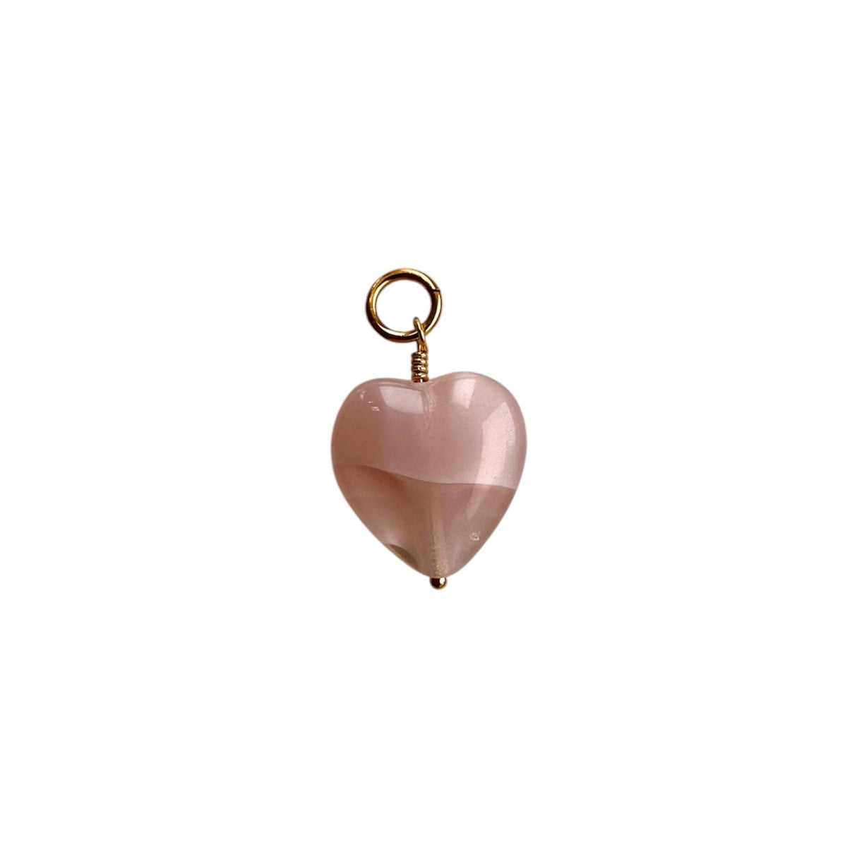 hop French Grande Heart fra Pico Copenhagen, et rosa hjertevedhæng i glas og forgyldt messing. Sælges enkeltvis uden kæde.