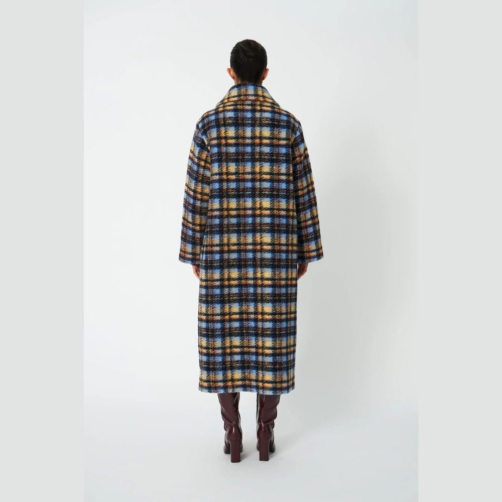 Stella Nova Long Wool Checked frakke med rund krave set bagfra.