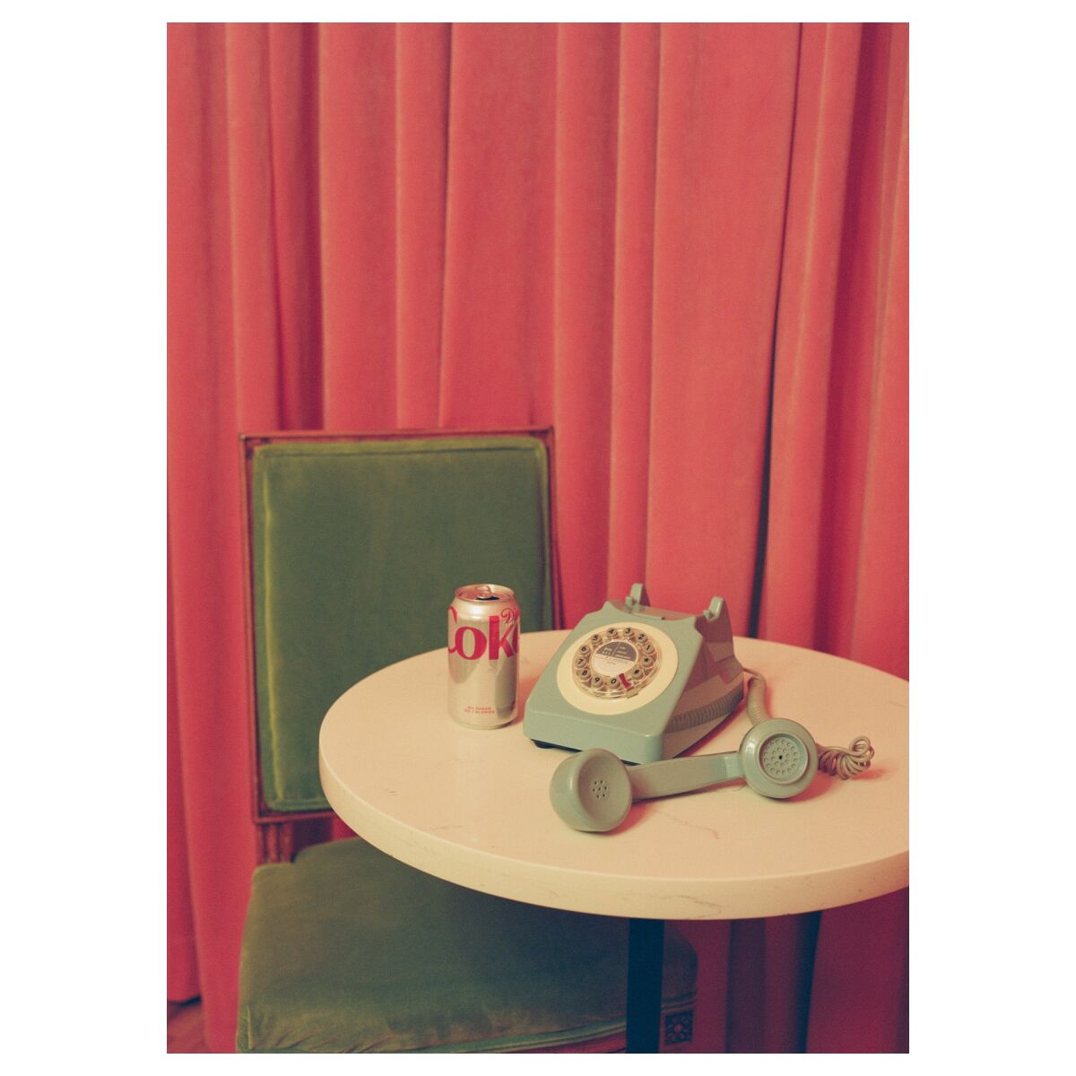 Plakat 'Hotel Nights' af Bethany Young.