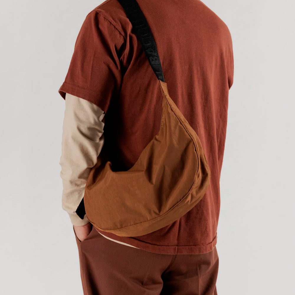 Baggu Medium Nylon Crescent Bag Brown Crossbody Taske Brun
