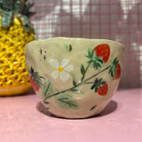 Falkeblik Keramik Kop Hvid Blomst Ansigt Jordbær