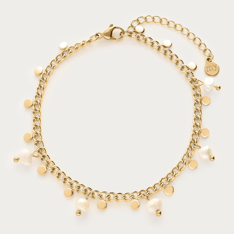 Forgyldt armbånd med små mønter og ferskvandsperler fra My Jewellery