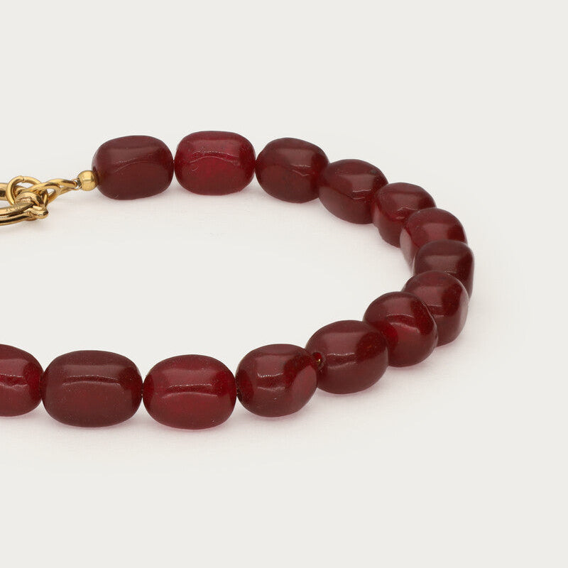 Nærbillede af My Jewellery armbånd med bordeauxrøde perler