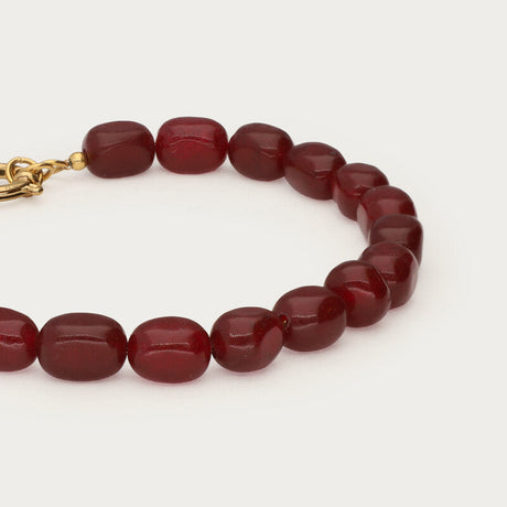 Nærbillede af My Jewellery armbånd med bordeauxrøde perler
