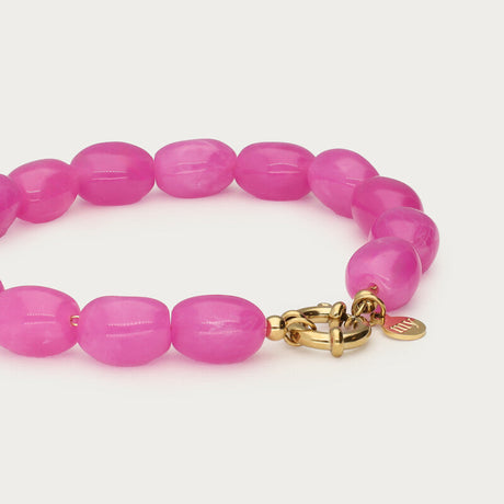Nærbillede af My Jewellery armbånd med fuchsia perler