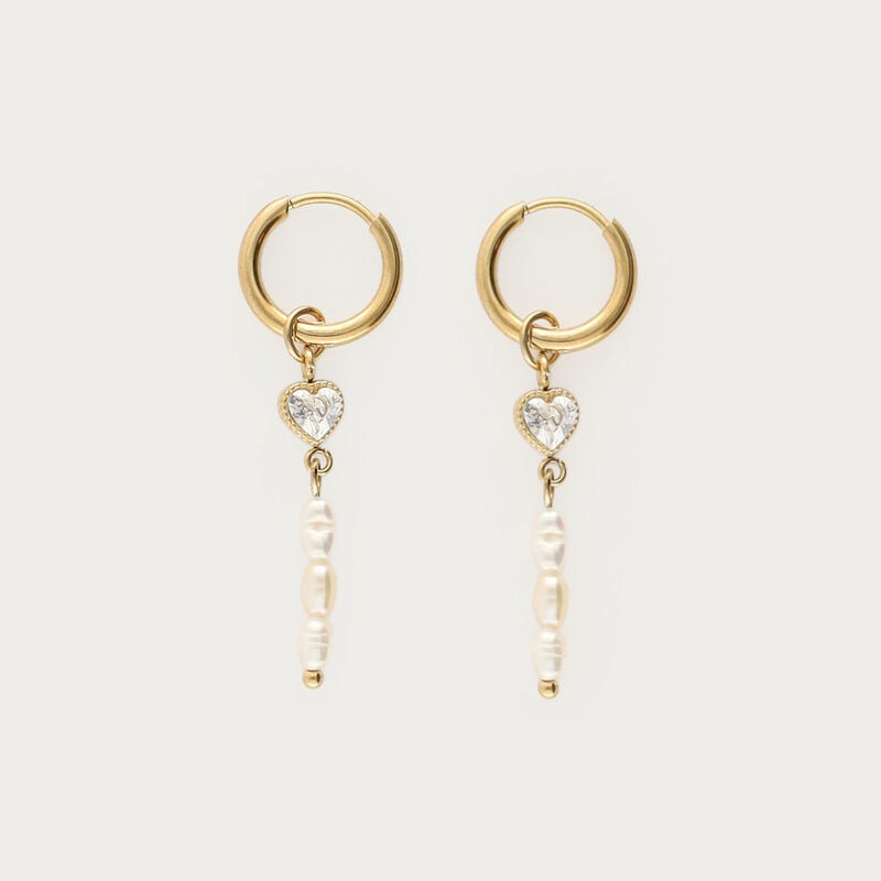 Forgyldte hoop-øreringe med strass-hjerte og ferskvandsperler fra My Jewellery