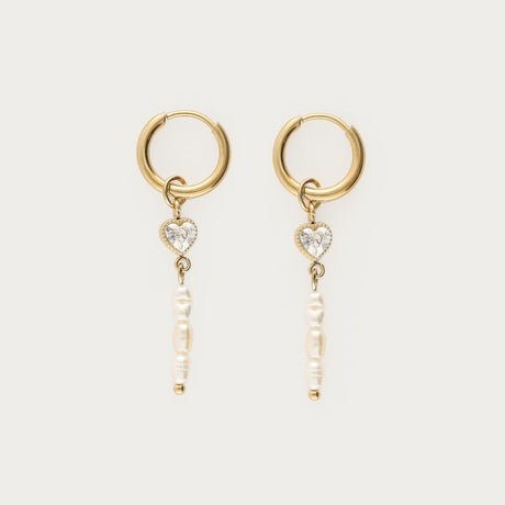 Forgyldte hoop-øreringe med strass-hjerte og ferskvandsperler fra My Jewellery