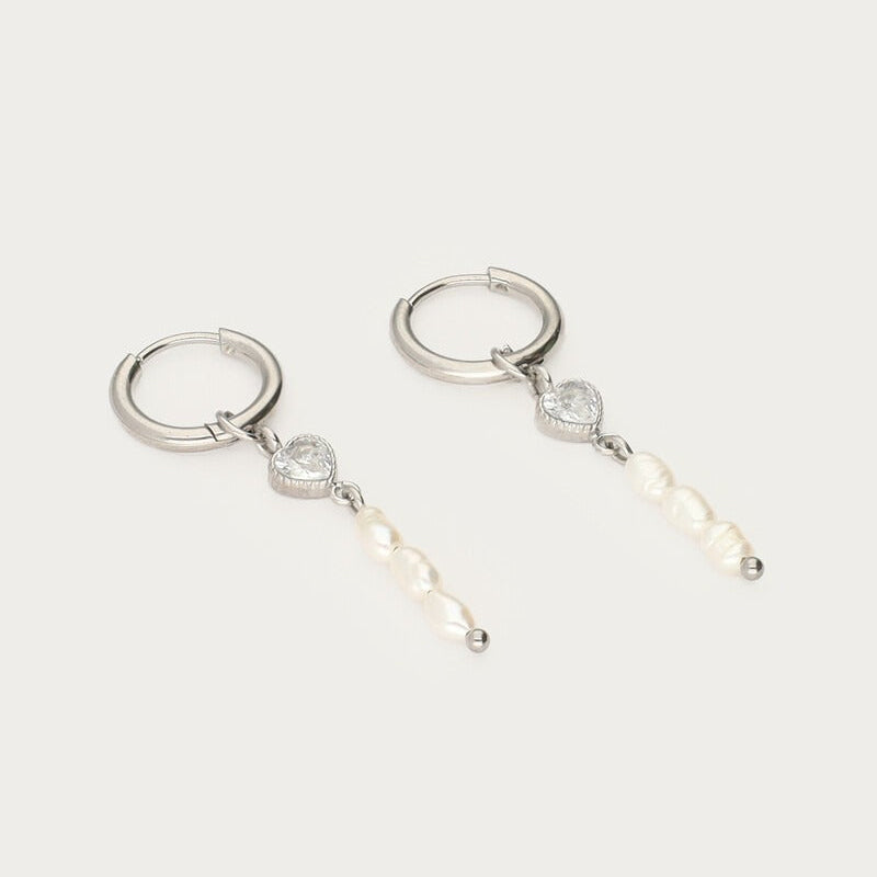 My Jewellery øreringe med strass-hjerte set fra siden
