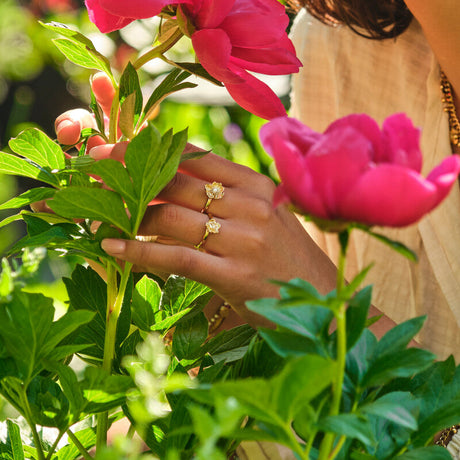 My Jewellery ring med valmueblomst på model