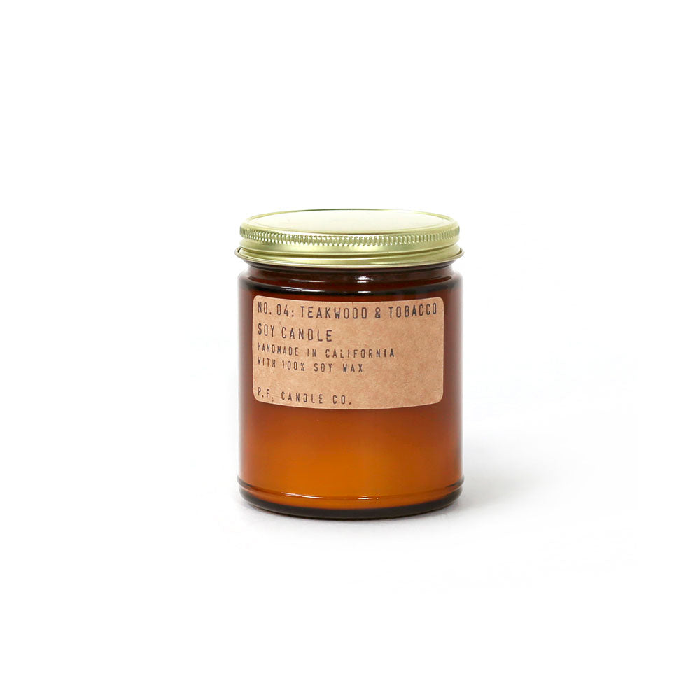 P.F. Candle Co Soja Duftlys No. 4 Teakwood & Tobacco